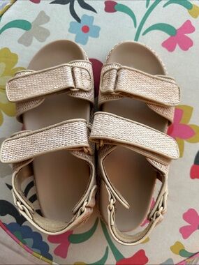 American Eagle Outfitters women’s Beige Adjustable Strap Sandals